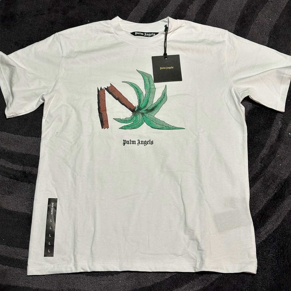 SOLD!!! NWT Men’s Large Palm Angels Broken Palm Tee